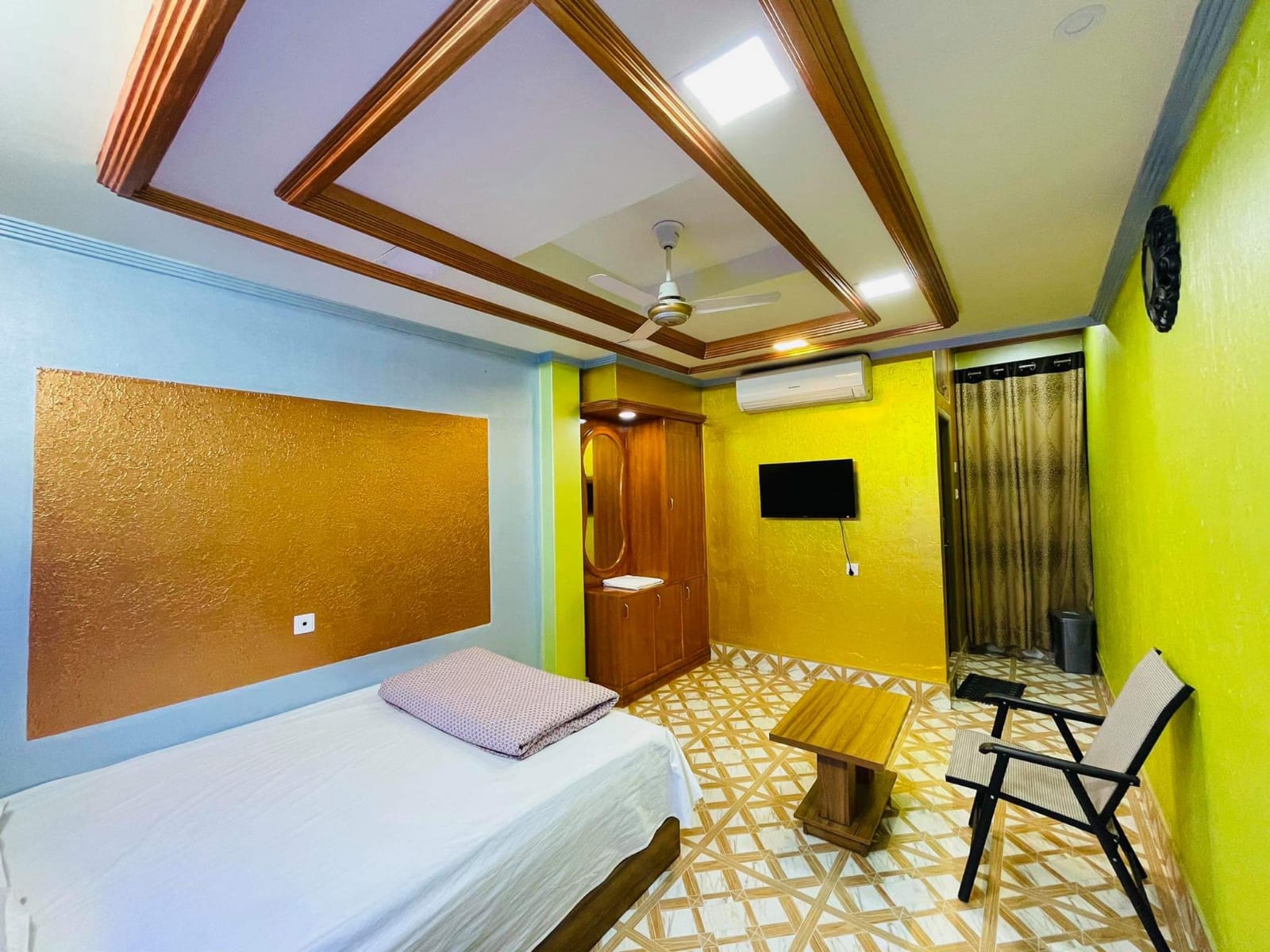 Premium Twin Bed Room ( Deluxe )